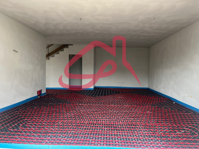 Limena (Centro): in zona centrale, porzione di bifamiliare.
Piano Terra: ingresso, ampio soggiorn...