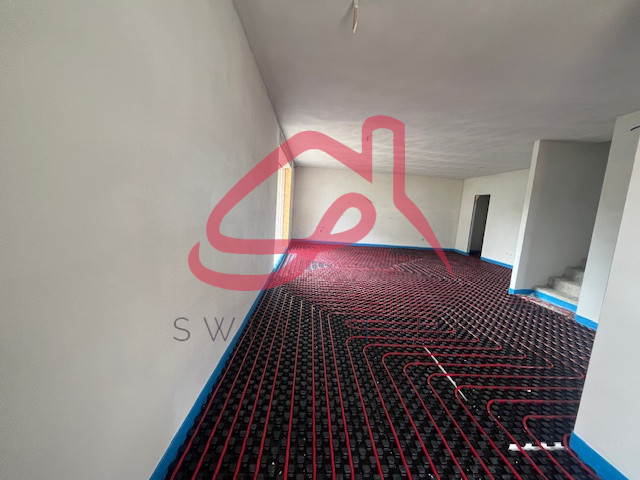 Limena (Centro): in zona centrale, casa singola.
Piano Terra: ingresso, ampio soggiorno con angol...