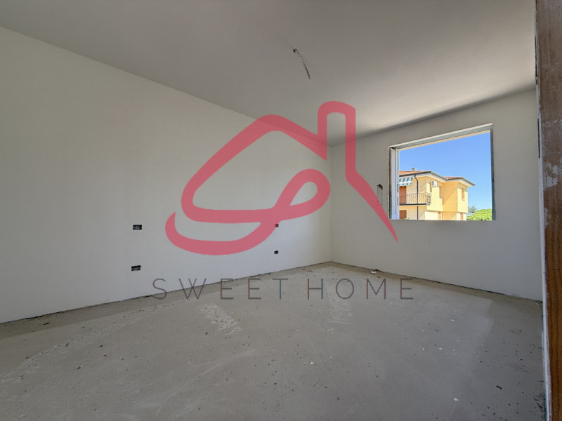 Limena (Centro): in zona centrale, casa singola.
Piano Terra: ingresso, ampio soggiorno con angol...