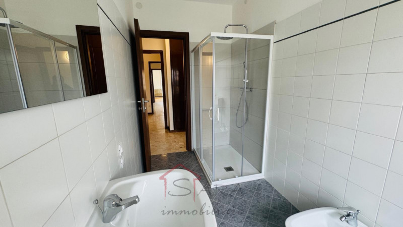 PADOVA - LARGO EUROPA
APPARTAMENTO 200 MQ PER INVESTIMENTO - GIA' LOCATO A STUDENTI CON CONTRATTO...