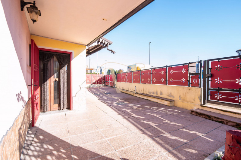 Se desideri avere una zona giorno di 50mq, questo immobile è perfetto per te.

La casa gode di tr...