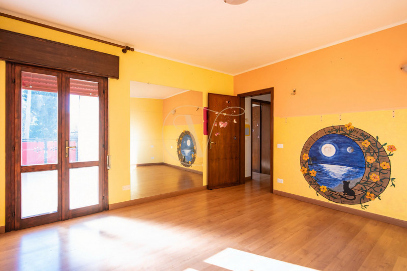 Se desideri avere una zona giorno di 50mq, questo immobile è perfetto per te.

La casa gode di tr...