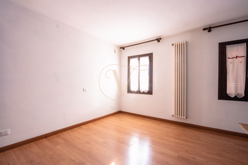 Se desideri avere una zona giorno di 50mq, questo immobile è perfetto per te.

La casa gode di tr...