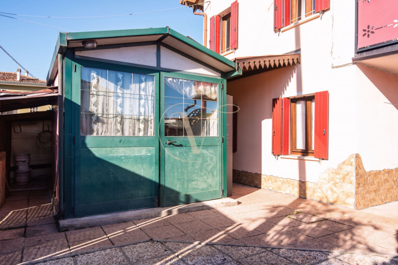 Se desideri avere una zona giorno di 50mq, questo immobile è perfetto per te.

La casa gode di tr...