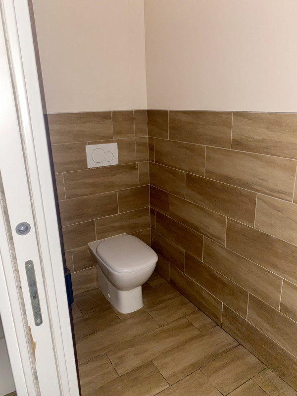 All'interno della antiche mura cittadine proponiamo in locazione un locale commerciale di 90 mq.
...