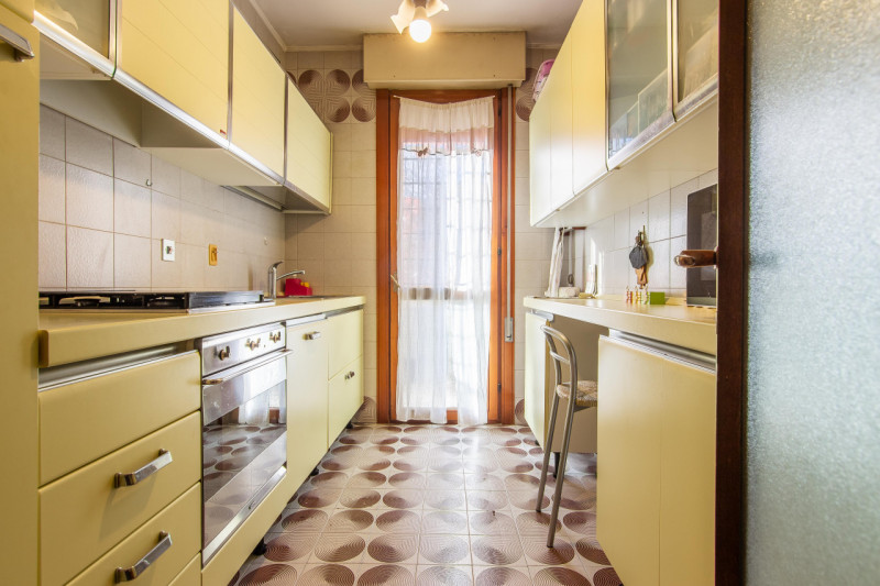 In via Nazareth, proponiamo appartamento unico nel suo genere, inserito in contesto verdeggiante ...