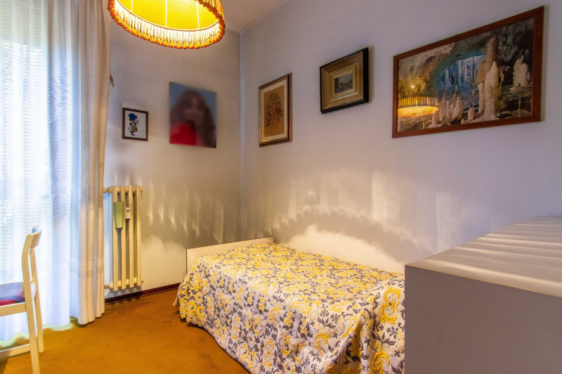 In via Nazareth, proponiamo appartamento unico nel suo genere, inserito in contesto verdeggiante ...