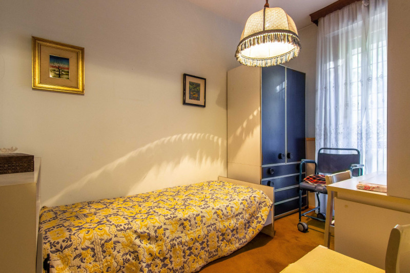 In via Nazareth, proponiamo appartamento unico nel suo genere, inserito in contesto verdeggiante ...