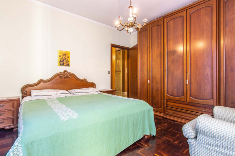 In via Nazareth, proponiamo appartamento unico nel suo genere, inserito in contesto verdeggiante ...