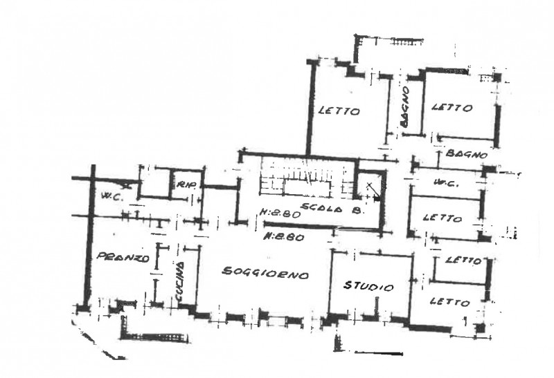 In via Nazareth, proponiamo appartamento unico nel suo genere, inserito in contesto verdeggiante ...