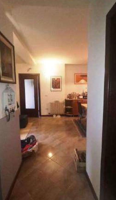 Rif. A.A.705-15

Vendita all'asta - porzione di casa in linea su due piani in data 24 febbraio 20...