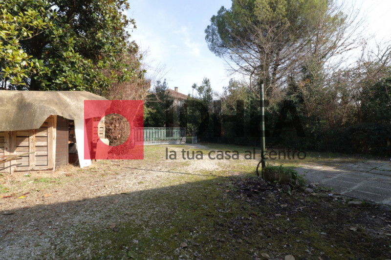 VILLORBA - LANCENIGO

"""RIFERIMENTO APV15"""

L'agenzia immobiliare Idhea di Villorba ha il piac...