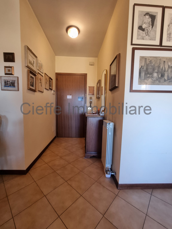 Scopri questo appartamento situato al 2° piano, NO ascensore, superficie generosa. Questa proprie...