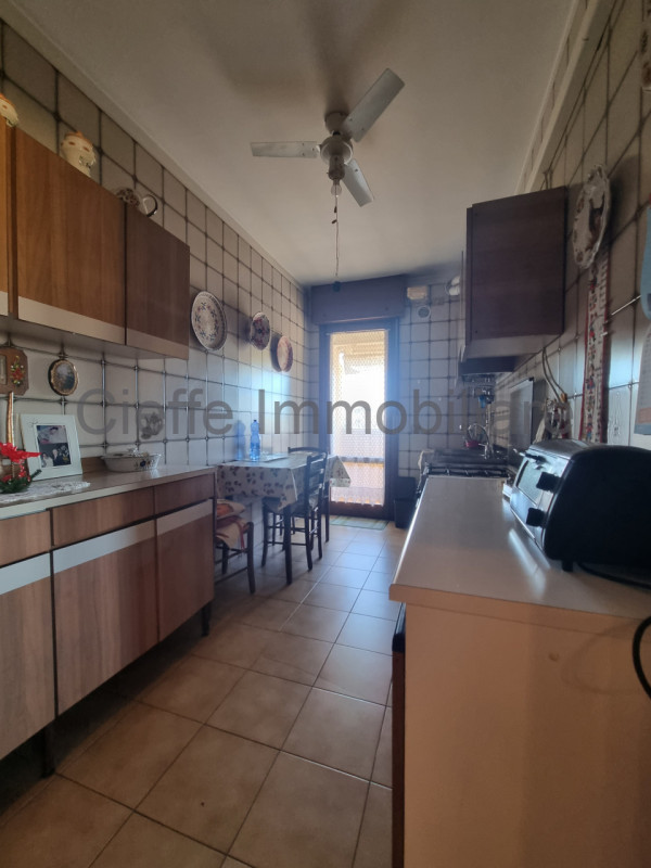 Scopri questo appartamento situato al 2° piano, NO ascensore, superficie generosa. Questa proprie...