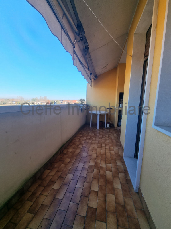 Scopri questo appartamento situato al 2° piano, NO ascensore, superficie generosa. Questa proprie...