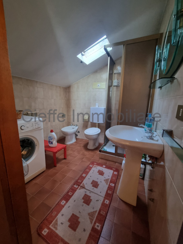 Scopri questo appartamento situato al 2° piano, NO ascensore, superficie generosa. Questa proprie...