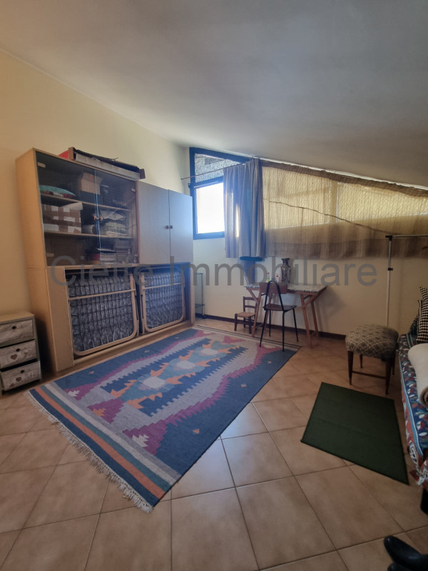 Scopri questo appartamento situato al 2° piano, NO ascensore, superficie generosa. Questa proprie...