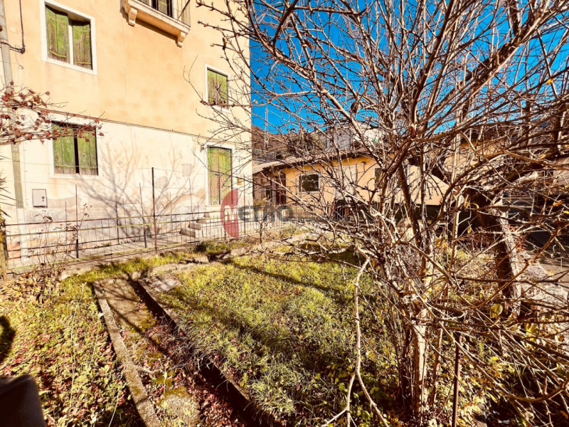 Affascinante Casa Storica da Ristrutturare ai Campassi di Valdagno

 Località Campassi di Valdagn...