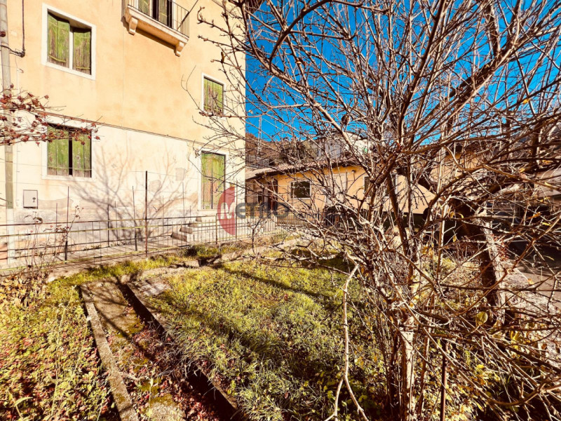 Affascinante Casa Storica da Ristrutturare ai Campassi di Valdagno

 Località Campassi di Valdagn...