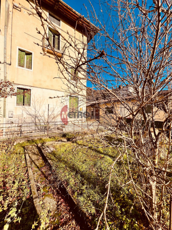 Affascinante Casa Storica da Ristrutturare ai Campassi di Valdagno

 Località Campassi di Valdagn...
