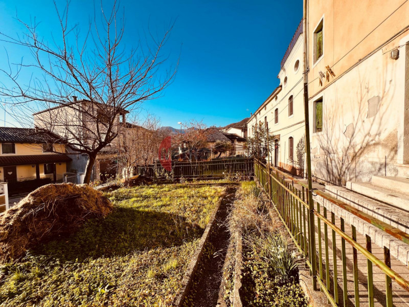 Affascinante Casa Storica da Ristrutturare ai Campassi di Valdagno

 Località Campassi di Valdagn...