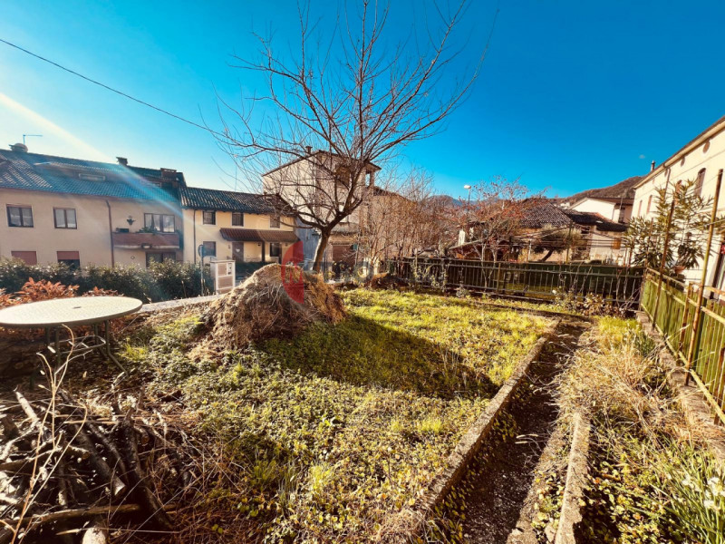 Affascinante Casa Storica da Ristrutturare ai Campassi di Valdagno

 Località Campassi di Valdagn...