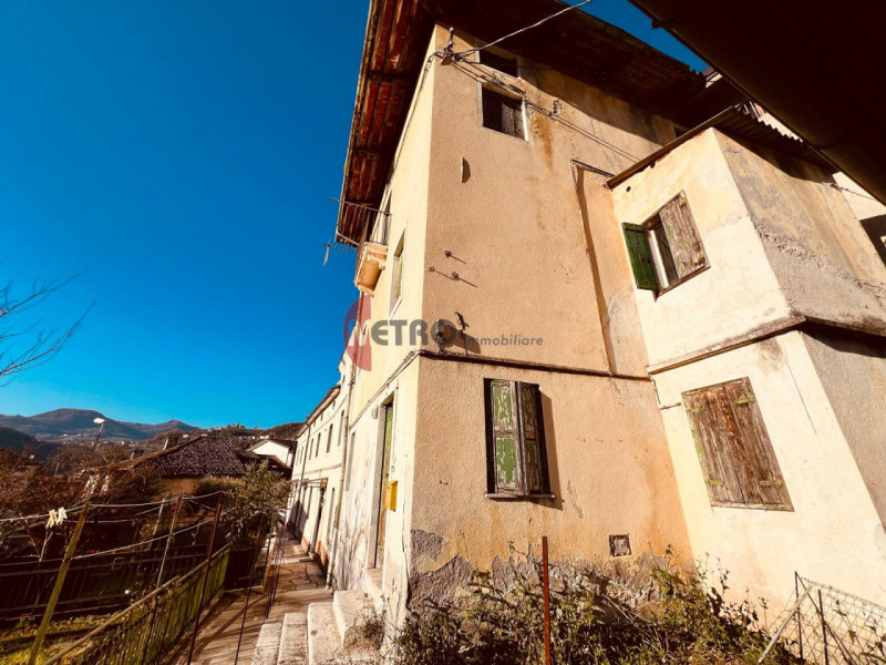 Affascinante Casa Storica da Ristrutturare ai Campassi di Valdagno

 Località Campassi di Valdagn...