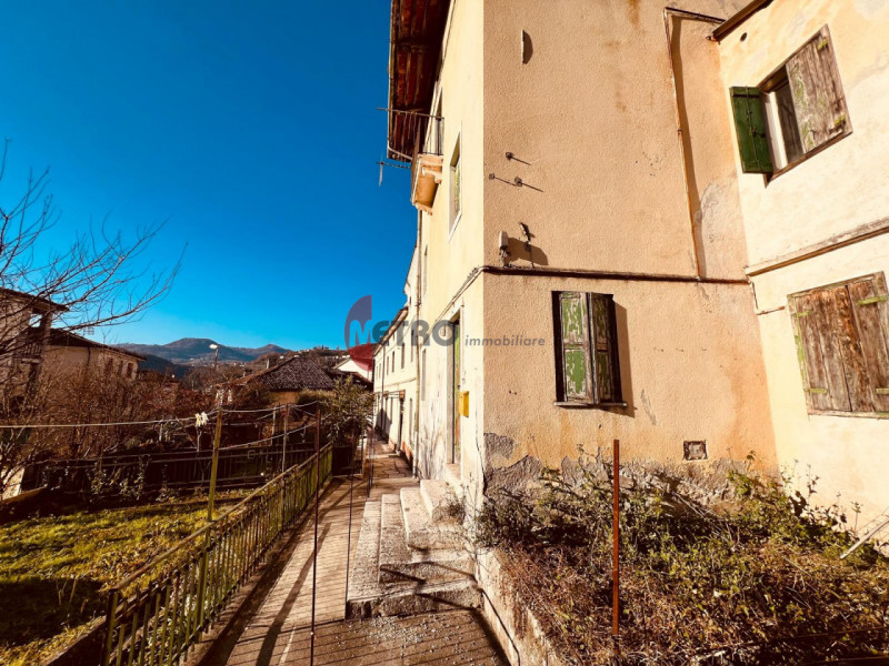 Affascinante Casa Storica da Ristrutturare ai Campassi di Valdagno

 Località Campassi di Valdagn...
