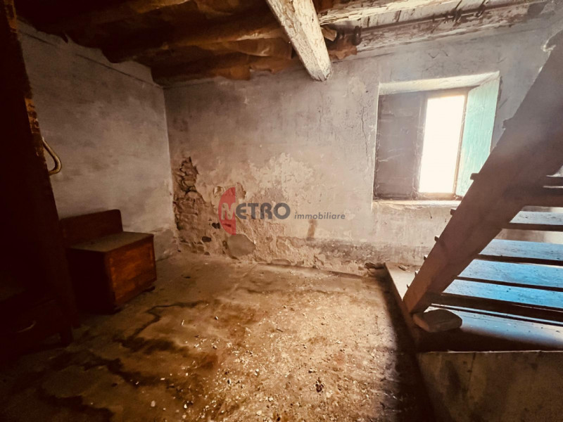 Affascinante Casa Storica da Ristrutturare ai Campassi di Valdagno

 Località Campassi di Valdagn...