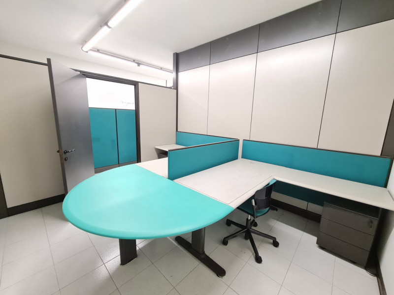 L’ufficio è situato in zona commerciale a Padova e si colloca al primo piano di una palazzina car...