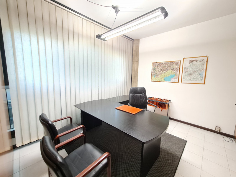 L’ufficio è situato in zona commerciale a Padova e si colloca al primo piano di una palazzina car...