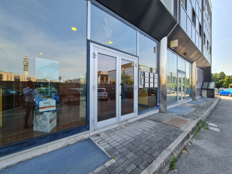 L’ufficio è situato in zona commerciale a Padova e si colloca al primo piano di una palazzina car...