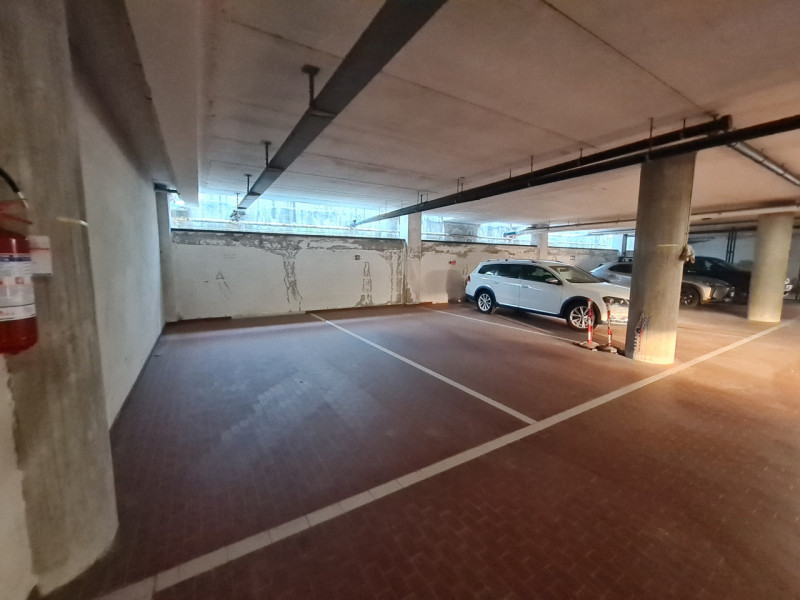 L’ufficio è situato in zona commerciale a Padova e si colloca al primo piano di una palazzina car...