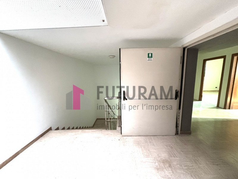 Rif: 598MIC - CARMIGNANO DI BRENTA - Per info 3473209826 - In complesso ad uso direzionale-insutr...