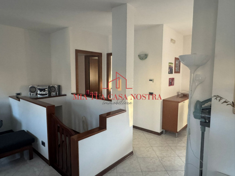 VILLATORA DI SAONARA: Appartamento per studenti, completamente arredato, si compone di ingresso, ...