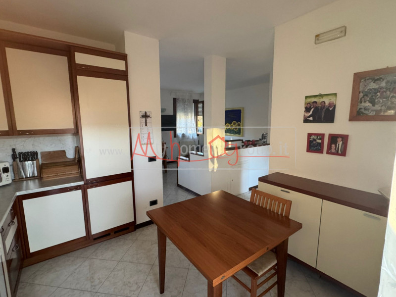 VILLATORA DI SAONARA: Appartamento per studenti, completamente arredato, si compone di ingresso, ...