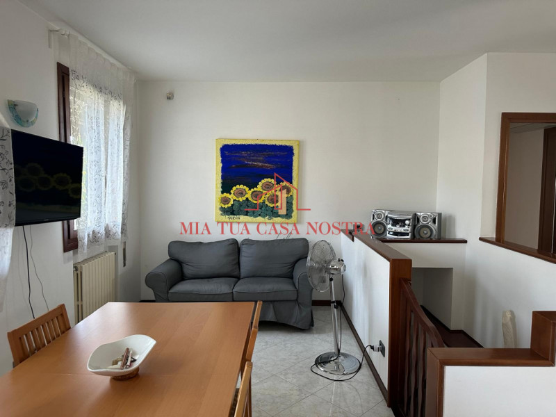 VILLATORA DI SAONARA: Appartamento per studenti, completamente arredato, si compone di ingresso, ...