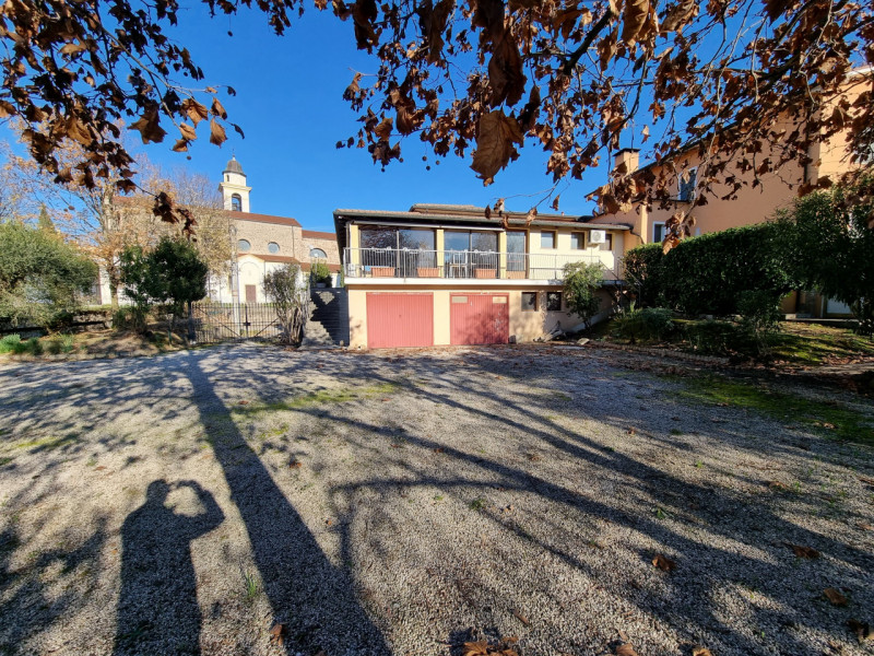 Boccon di Vo' (PD), in posizione panoramica ed esposto a Sud-Ovest proponiamo in Vendita un Compl...