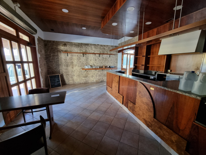 Boccon di Vo' (PD), in posizione panoramica ed esposto a Sud-Ovest proponiamo in Vendita un Compl...