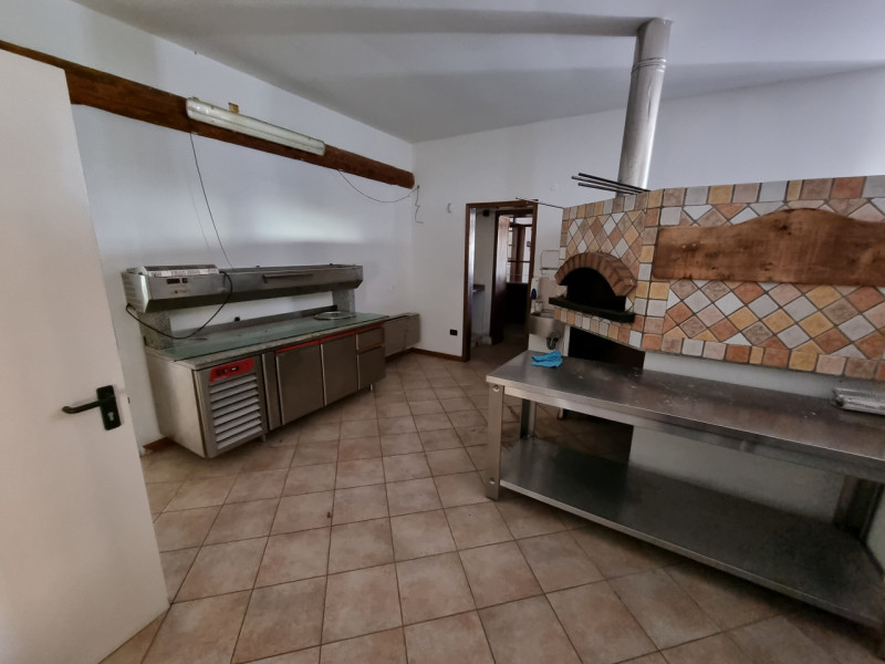 Boccon di Vo' (PD), in posizione panoramica ed esposto a Sud-Ovest proponiamo in Vendita un Compl...