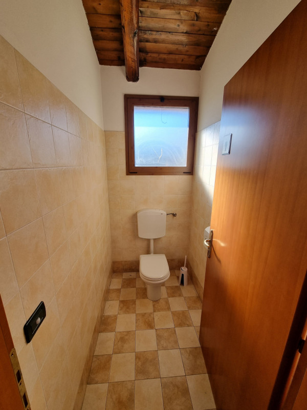 Boccon di Vo' (PD), in posizione panoramica ed esposto a Sud-Ovest proponiamo in Vendita un Compl...