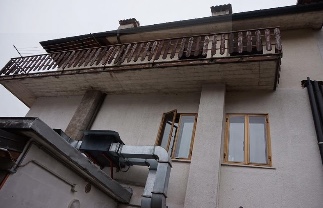 VALLI DEL PASUBIO (VI) VIA GISBENTI 10 - Piena proprietà di compendio formato da abitazione su tr...