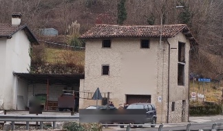 VALLI DEL PASUBIO (VI) VIA GISBENTI 10 - Piena proprietà di compendio formato da abitazione su tr...