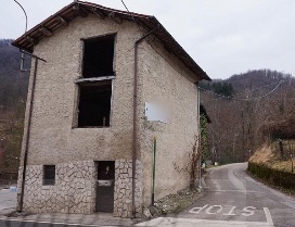 VALLI DEL PASUBIO (VI) VIA GISBENTI 10 - Piena proprietà di compendio formato da abitazione su tr...