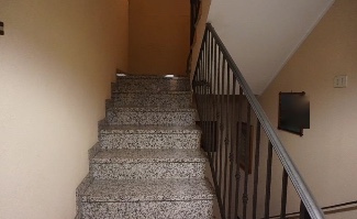 VALLI DEL PASUBIO (VI) VIA GISBENTI 10 - Piena proprietà di compendio formato da abitazione su tr...