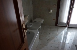 VALLI DEL PASUBIO (VI) VIA GISBENTI 10 - Piena proprietà di compendio formato da abitazione su tr...