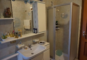 VALLI DEL PASUBIO (VI) VIA GISBENTI 10 - Piena proprietà di compendio formato da abitazione su tr...