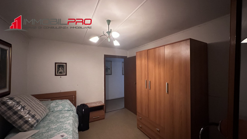 Situata in pieno centro paese a Piovene Rocchette (VI). Con elementi architettonici unici, come m...