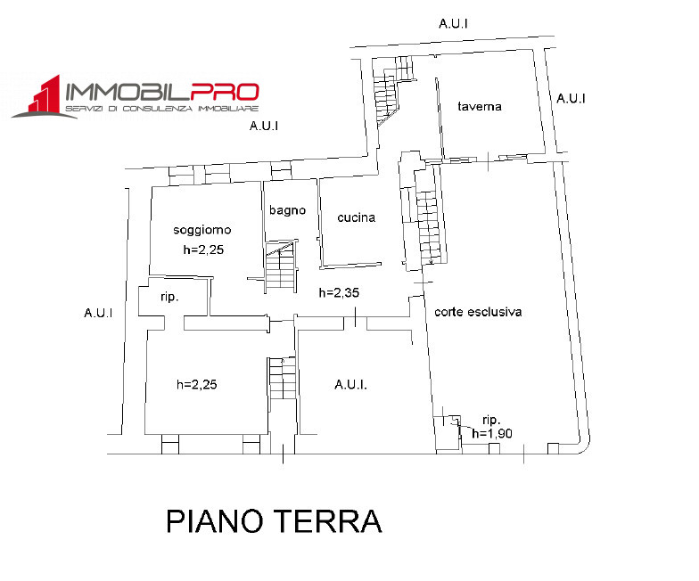 Situata in pieno centro paese a Piovene Rocchette (VI). Con elementi architettonici unici, come m...