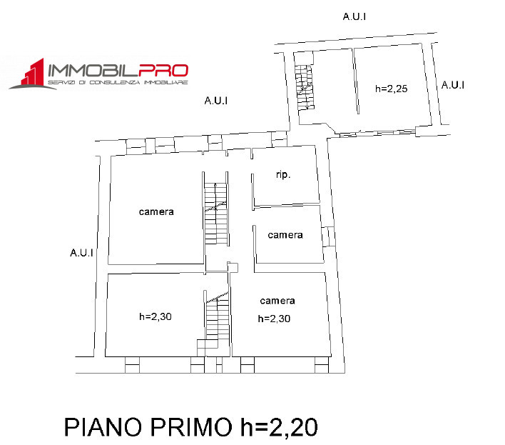 Situata in pieno centro paese a Piovene Rocchette (VI). Con elementi architettonici unici, come m...